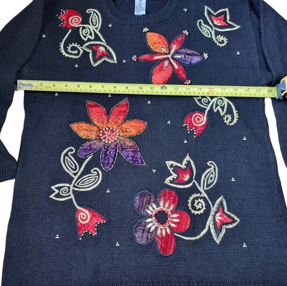Vintage Victoria Harbour Embroidered Beaded Sweater - Picture 3 of 7